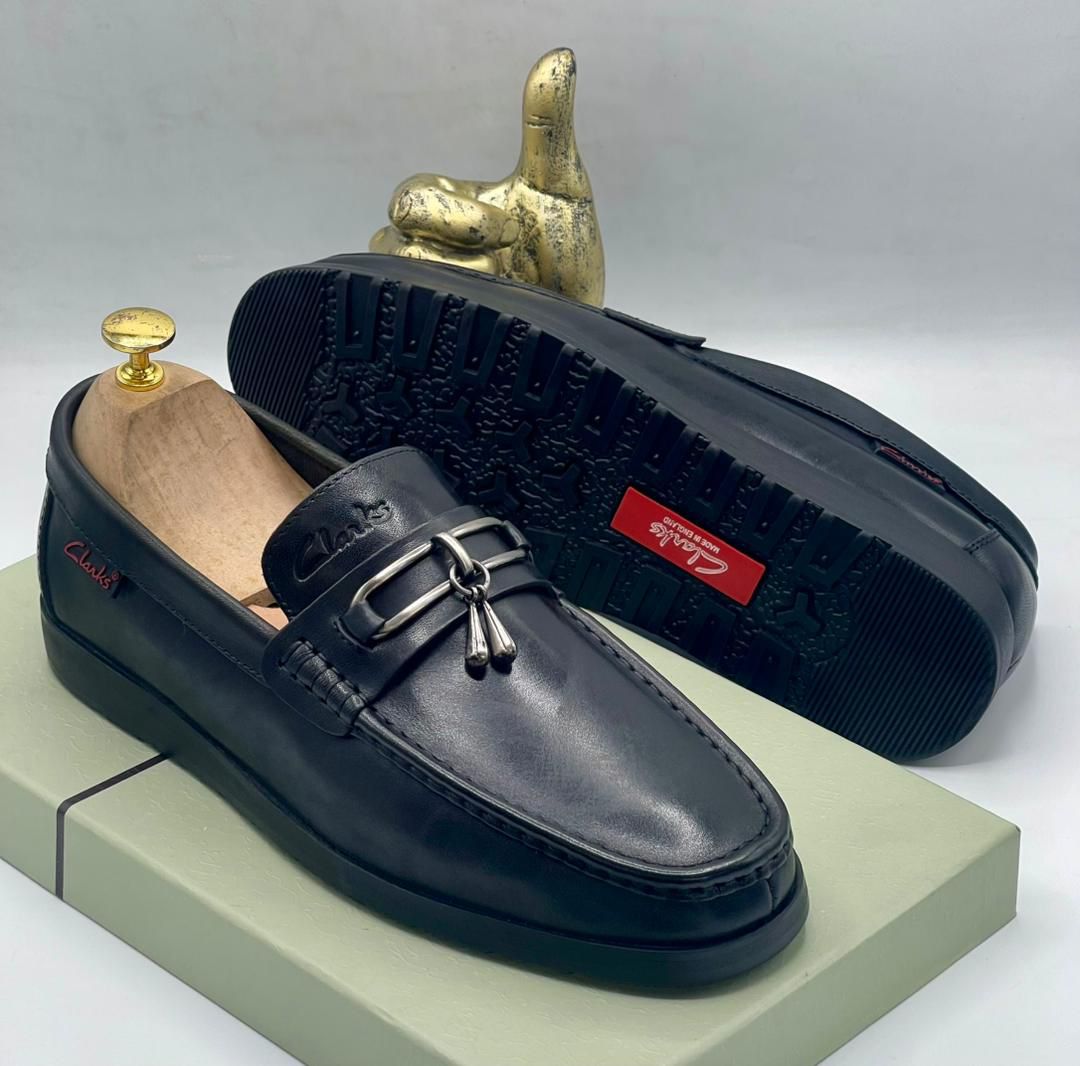 img-20260425-wa0036-dD2xQw.jpg Black Leather Loafers with Tassel and Buckle Detail - Image 1